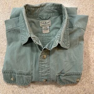 Men’s LL BEAN LARGE short sleeve button down green